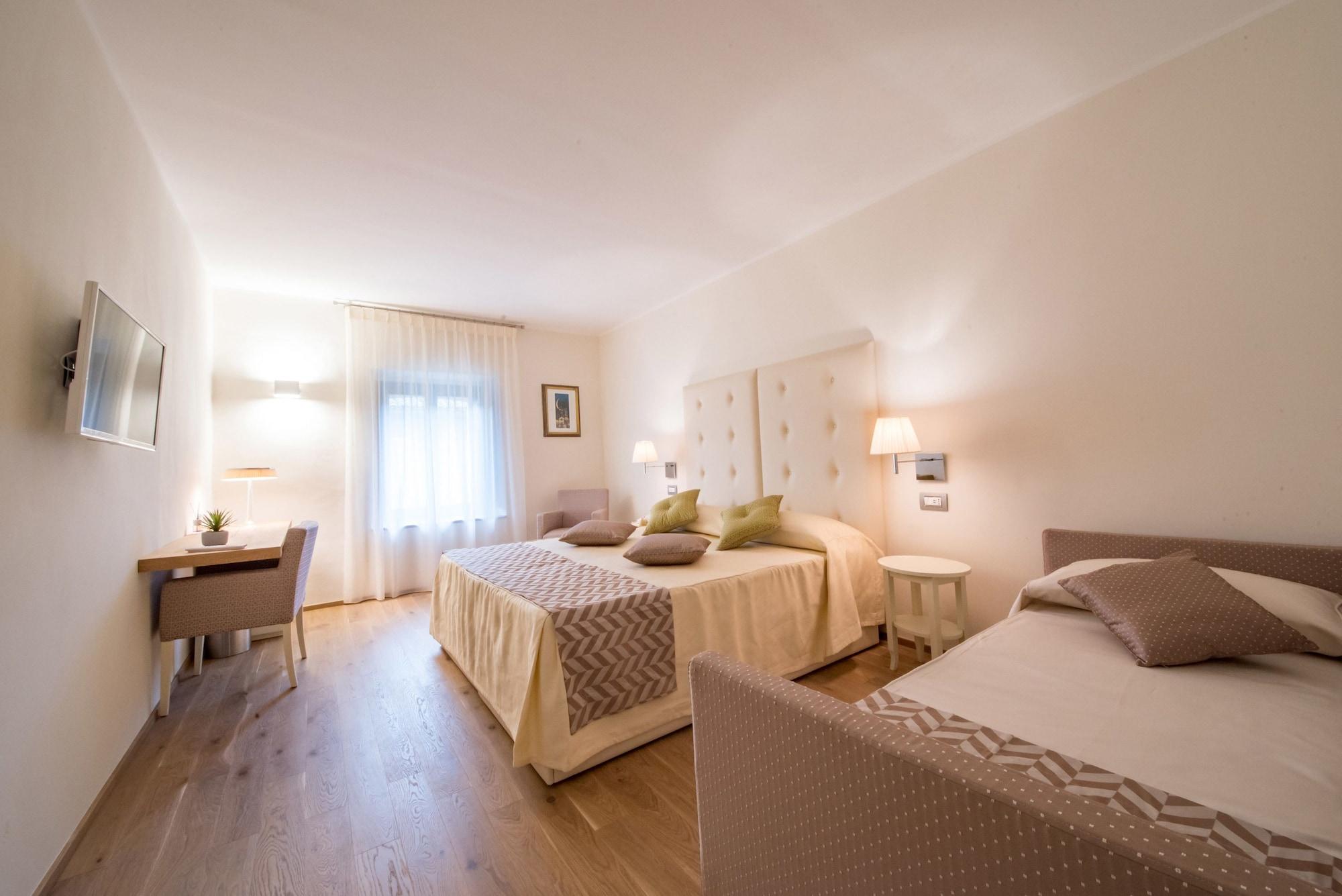 Hotel Il Palazzo Асизи Екстериор снимка
