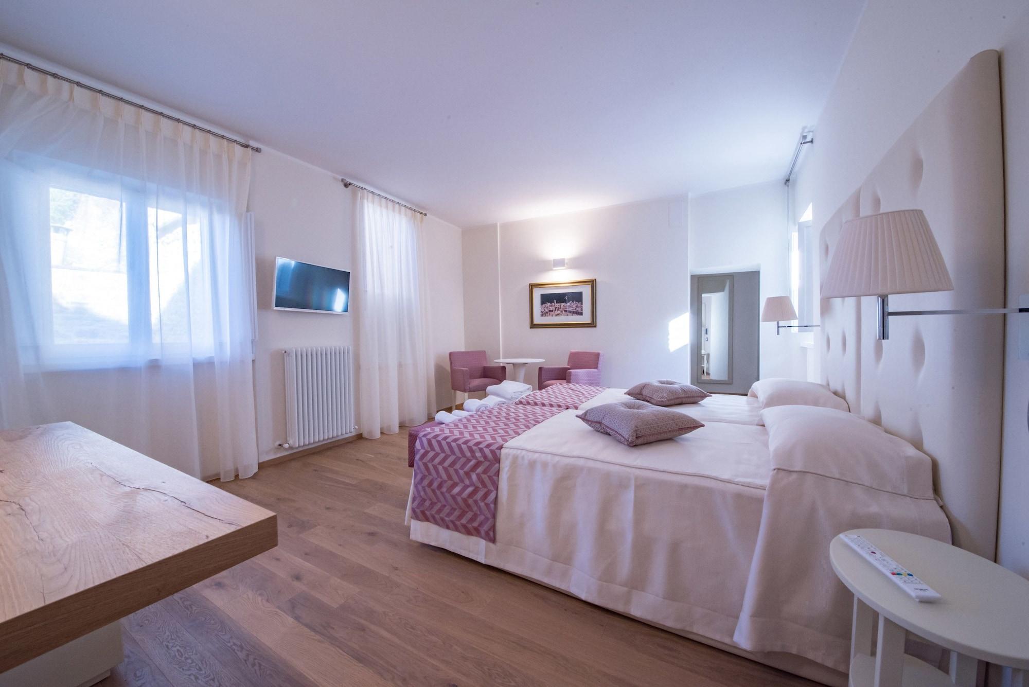 Hotel Il Palazzo Асизи Екстериор снимка
