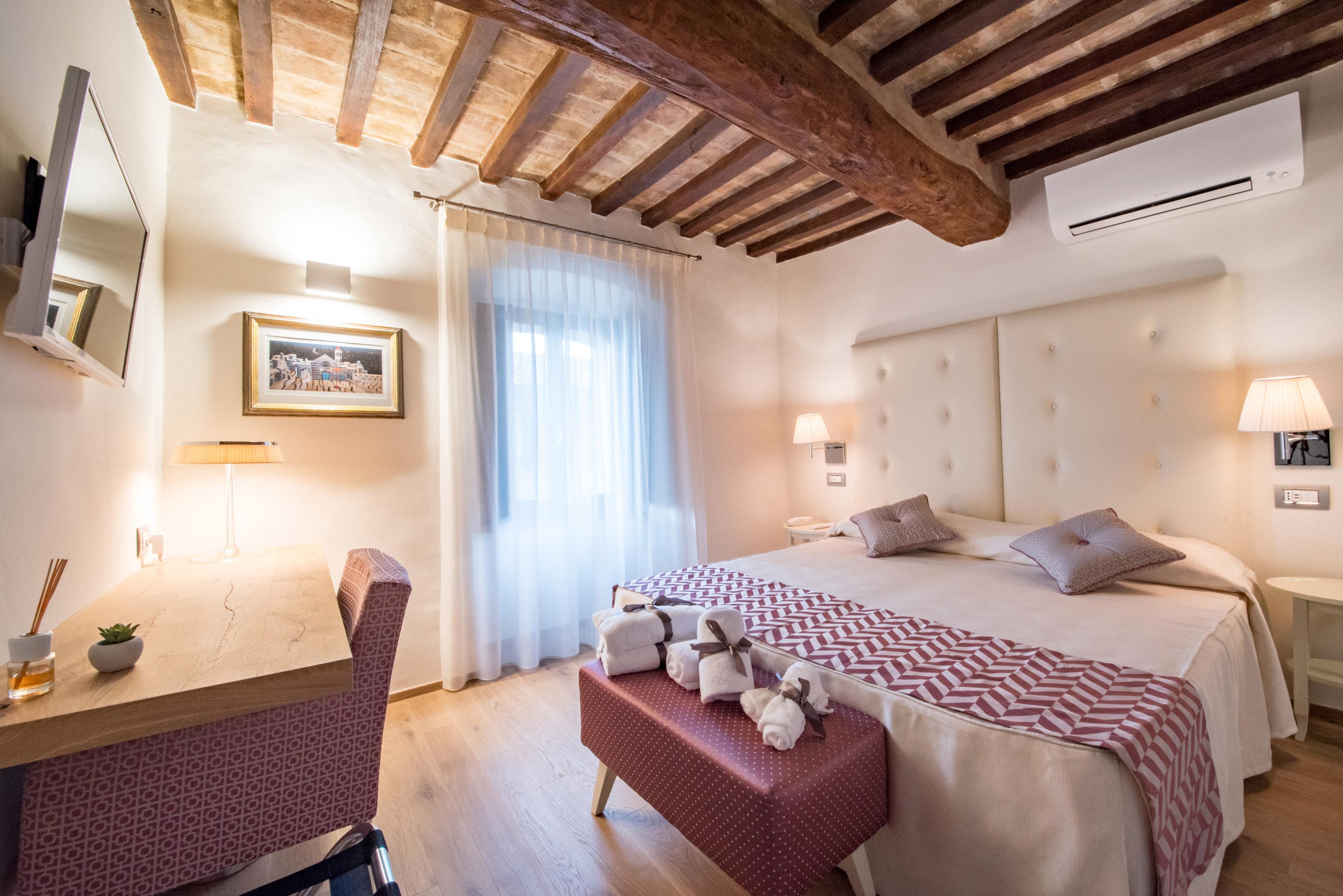 Hotel Il Palazzo Асизи Екстериор снимка
