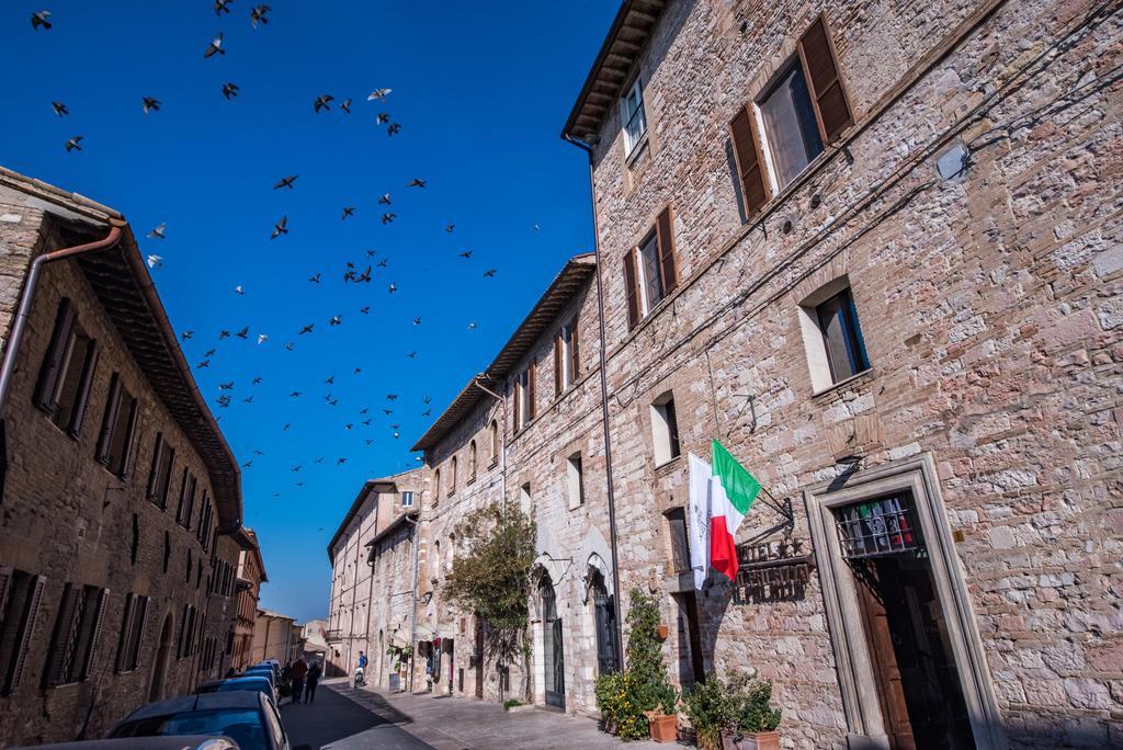 Hotel Il Palazzo Асизи Екстериор снимка