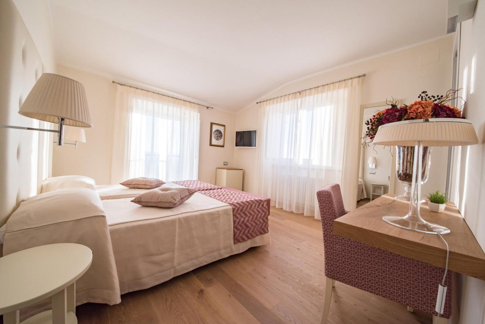Hotel Il Palazzo Асизи Екстериор снимка