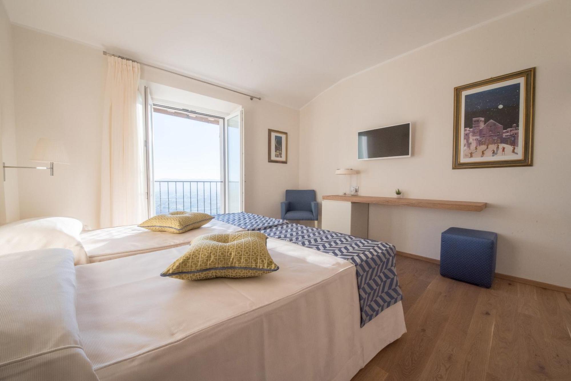 Hotel Il Palazzo Асизи Екстериор снимка