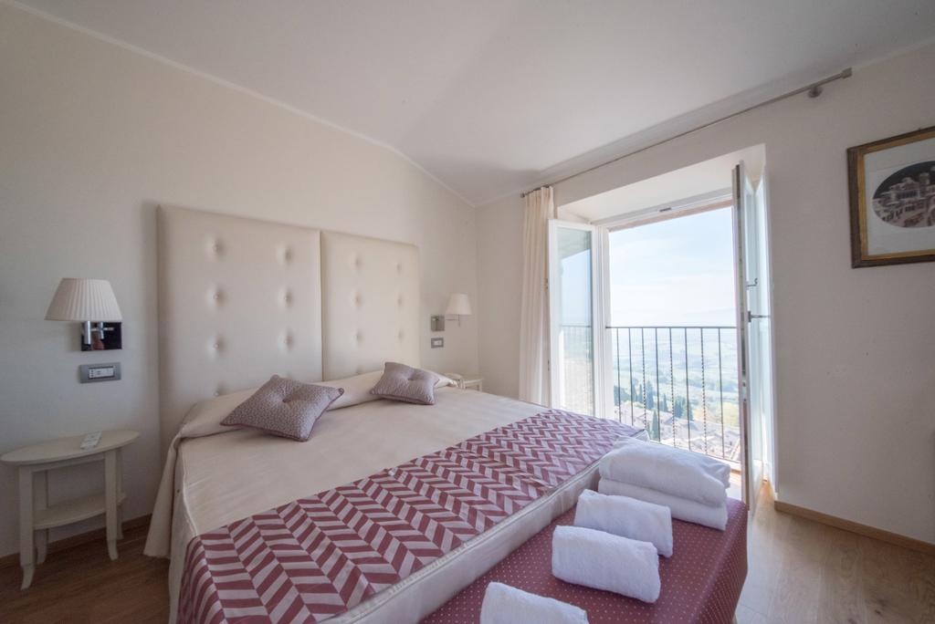 Hotel Il Palazzo Асизи Екстериор снимка
