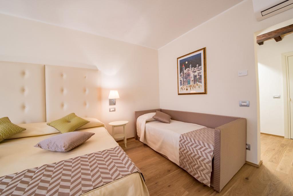 Hotel Il Palazzo Асизи Екстериор снимка
