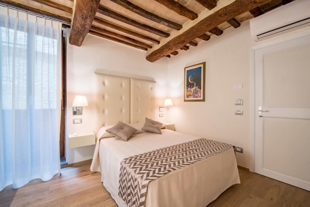 Hotel Il Palazzo Асизи Екстериор снимка