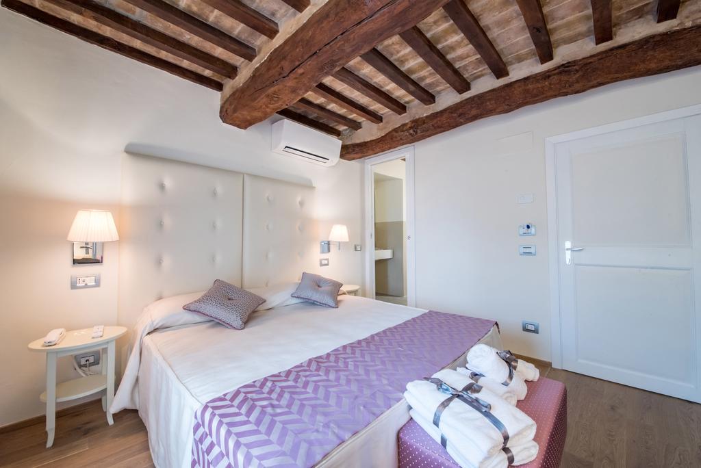 Hotel Il Palazzo Асизи Екстериор снимка