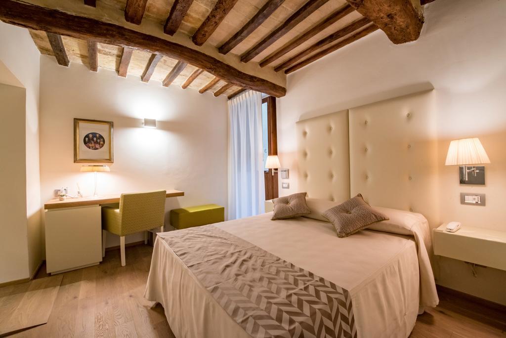 Hotel Il Palazzo Асизи Екстериор снимка